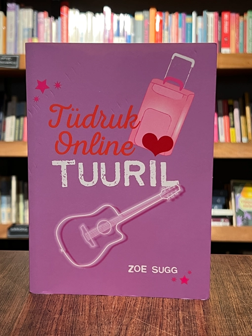 Tüdruk online tuuril