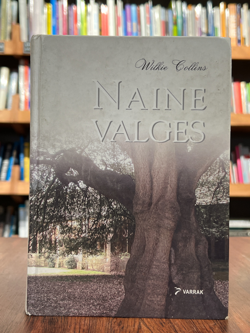 Naine valges